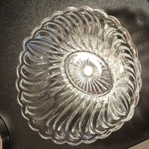 This Niagara bowl is an excellent condition.Cristal D'arques. Granting Plus